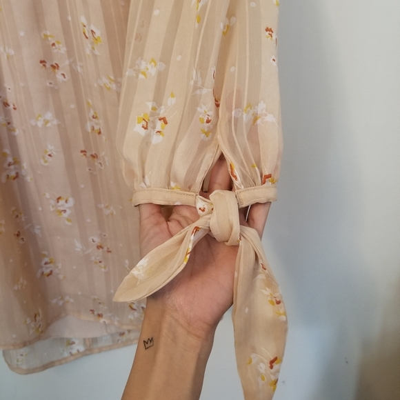 WAYF Off Shoulder Floral Dress NWT - Picture 5 of 8